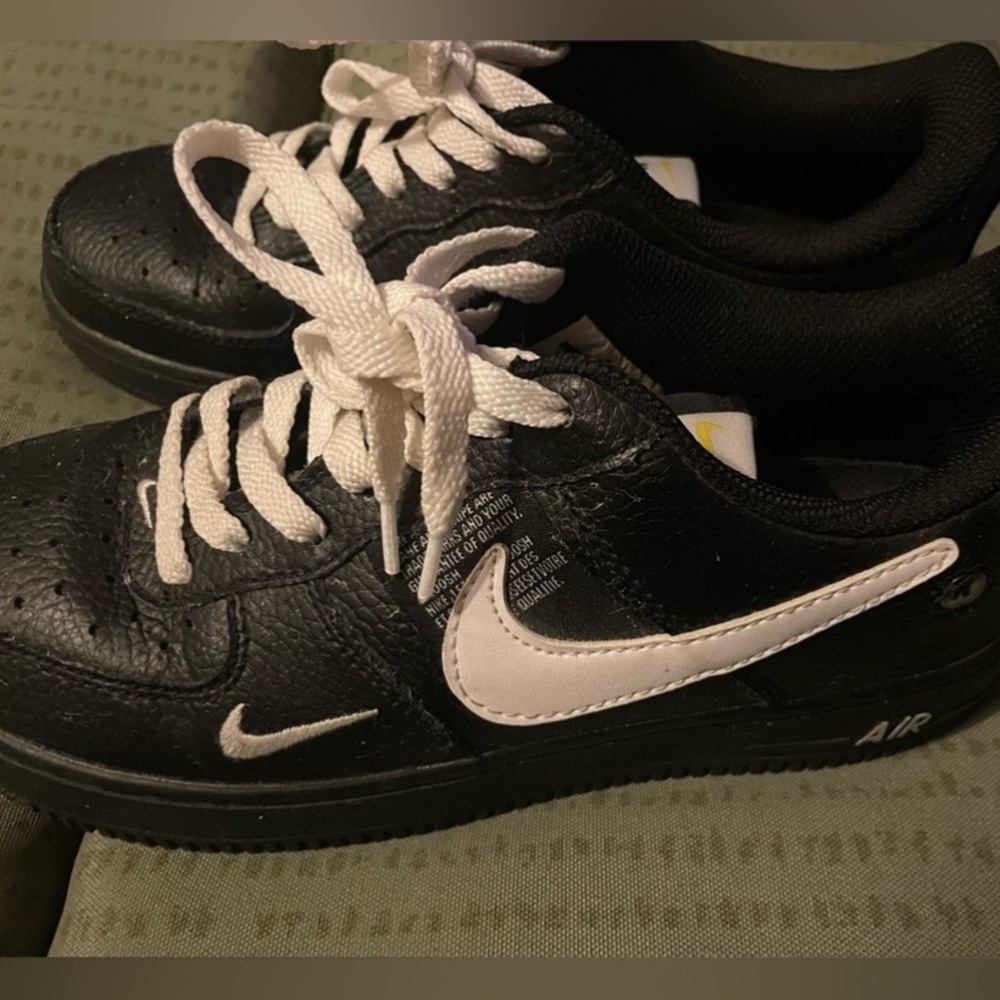 Nike Air Force 1 '07 LV8 'Overbranding' Classic Kicks - Picture 5 of 6